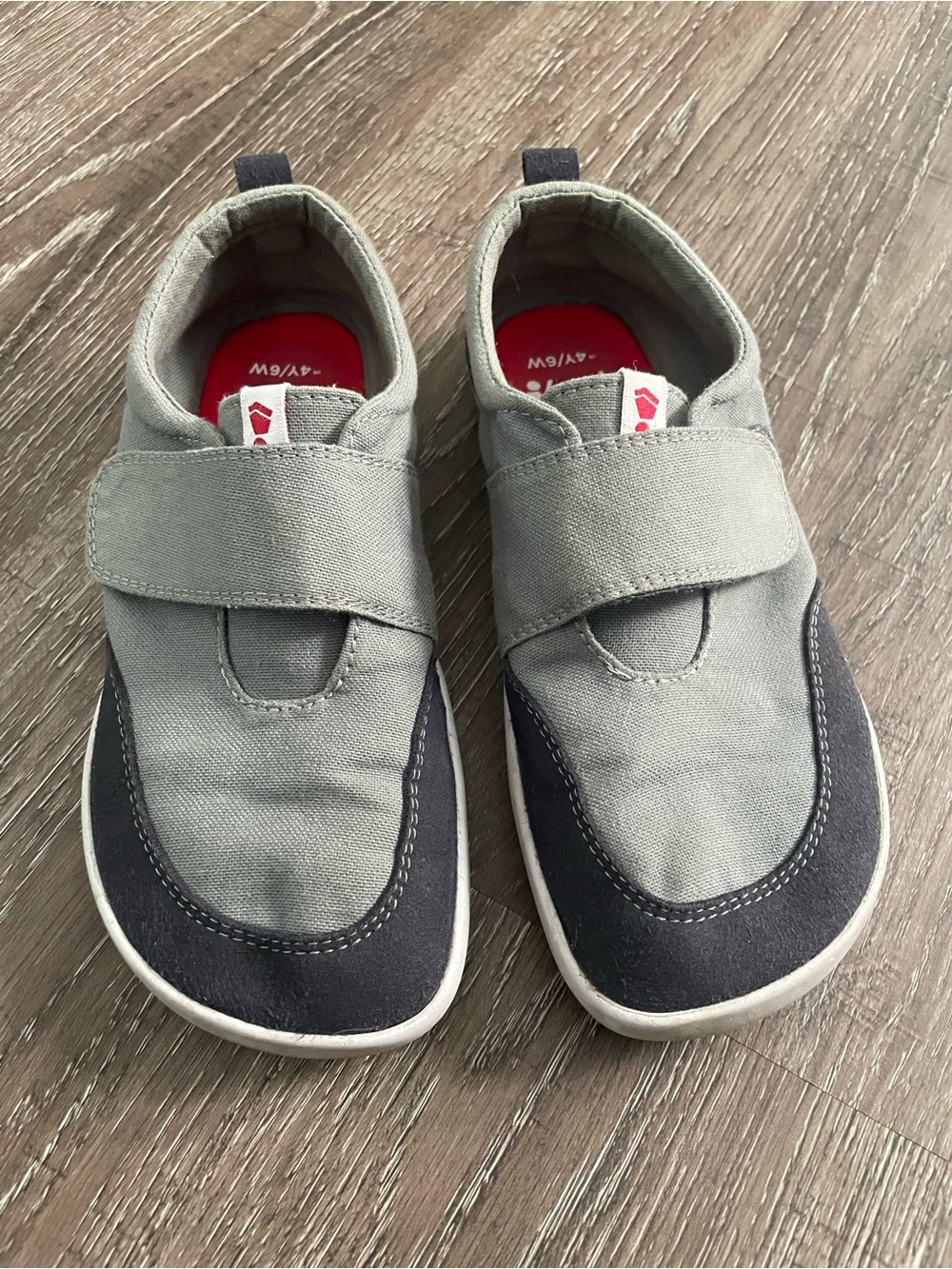 Splay Kids Gray and Navy “hook and loop closure” Shoes 4 youth 6 women